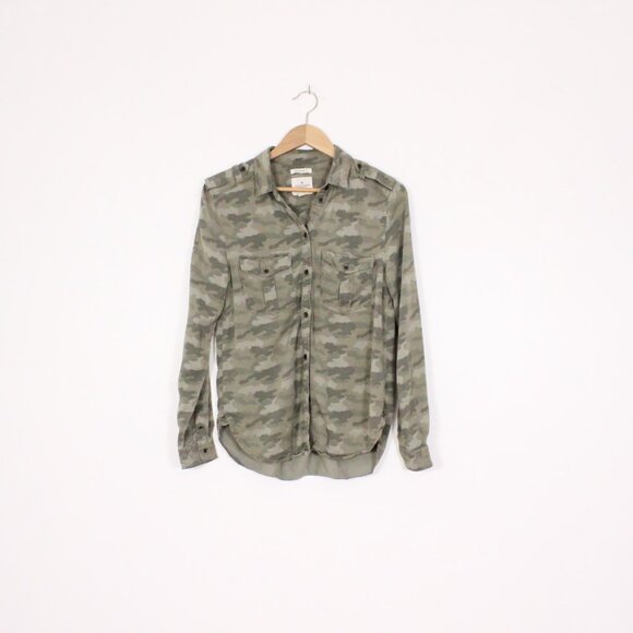 *American Eagle Green Camo Boyfriend Long Sleeve - Picture 3 of 8